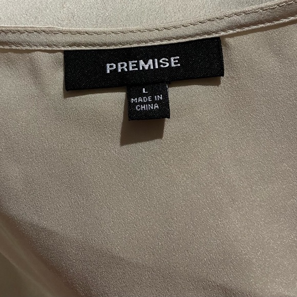 Premise Women’s V-Neck Satin Blouse Size Large - Picture 10 of 10